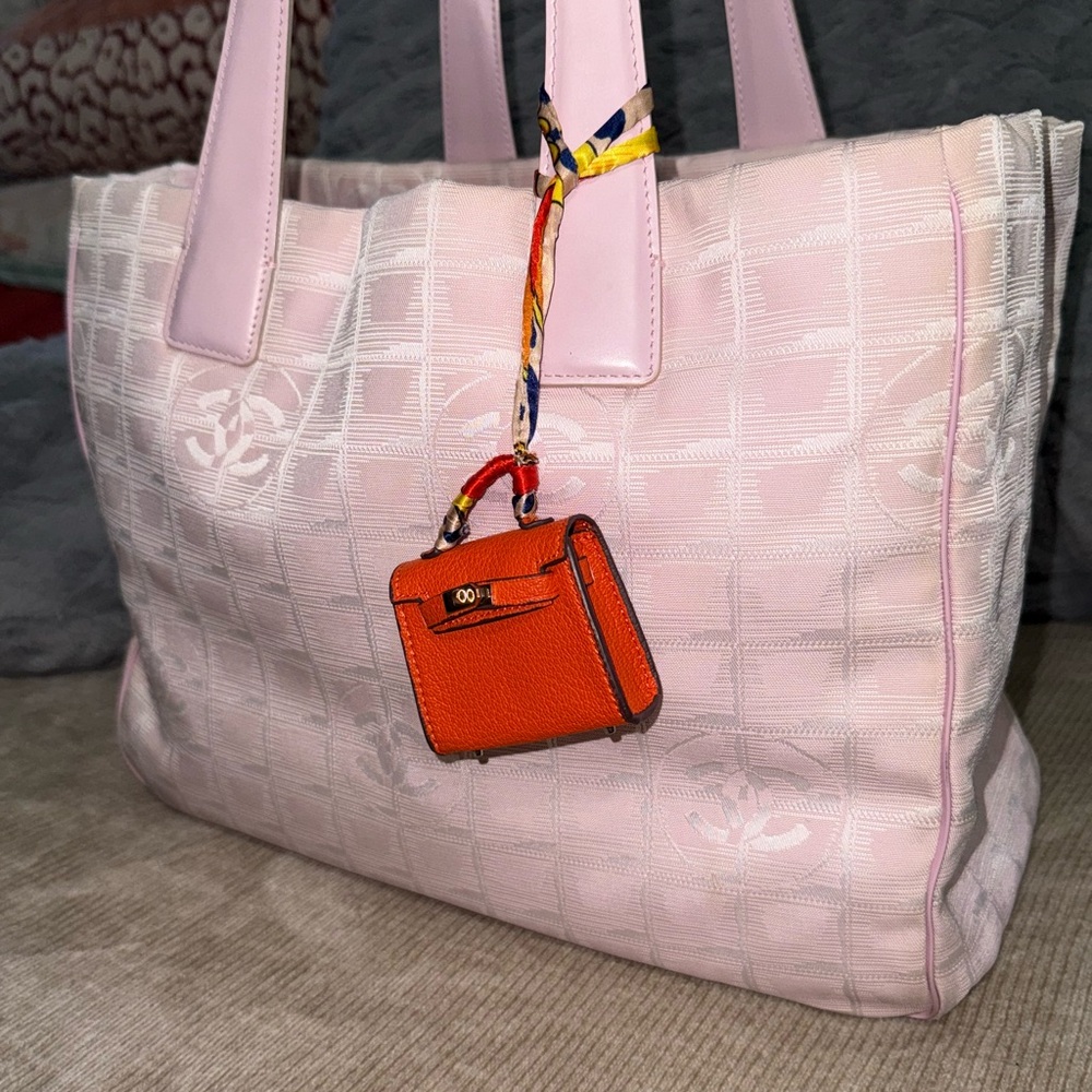 👑 Chanel New Travel Line MM Tote Bag - Picture 4 of 13